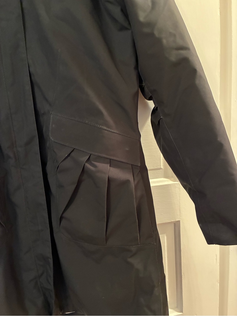 Patagonia Women's Black Hooded Rain Coat - Picture 5 of 11